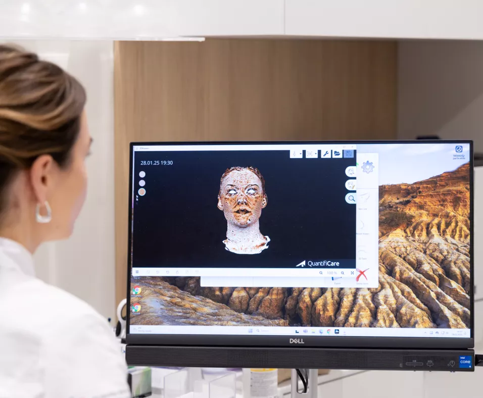 Remote dermatologist consultation