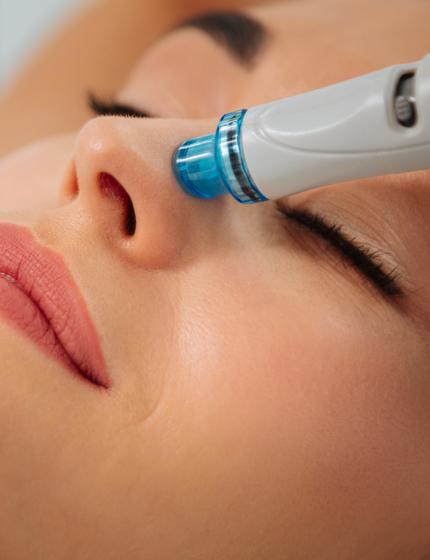 HydraFacial sejas kopšanas procedūra