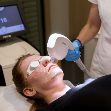 The removal of enlarged skin blood vessels and pigment spots with the Harmony XLi IPL system