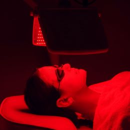 Скидка 20% на Процедура DermaPen с терапией красным светом